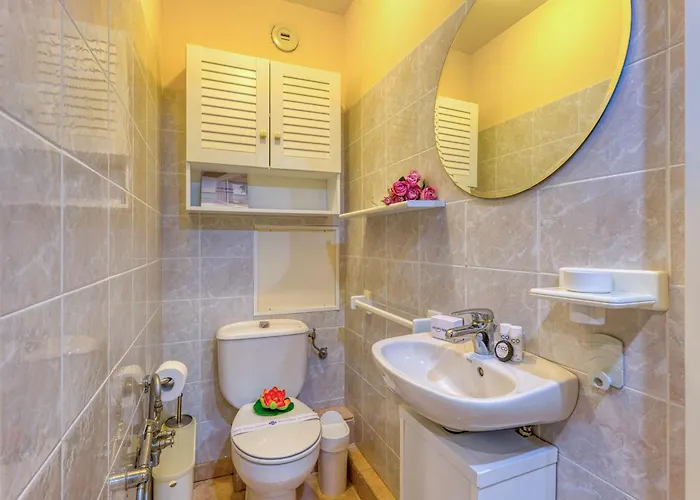 Garden View Daturas - Happy Menton