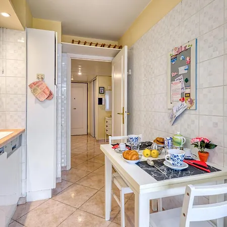 Garden View Daturas With Balcony - Happy * Μεντόν