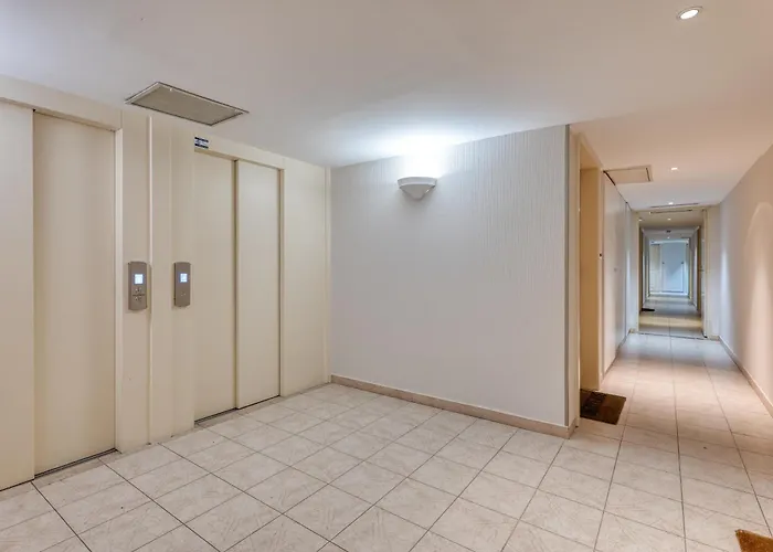 Garden View Daturas - Happy Menton