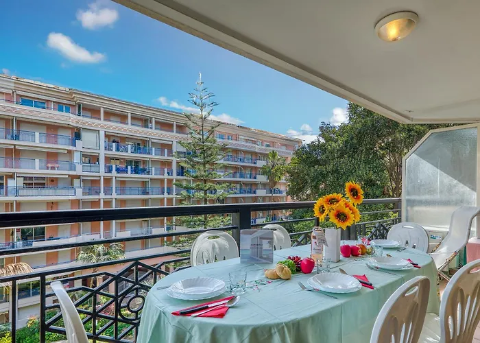 Апартаменти Garden View Daturas - Happy *